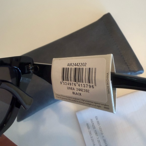 Aire Linea Cat Eye Sunglasses in Black main image 6